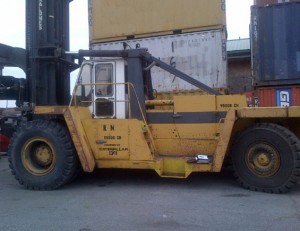 Caterpillar-V900CH-Container-Handler-loaded-300x231 Caterpillar V900CH Container Handler (loaded)